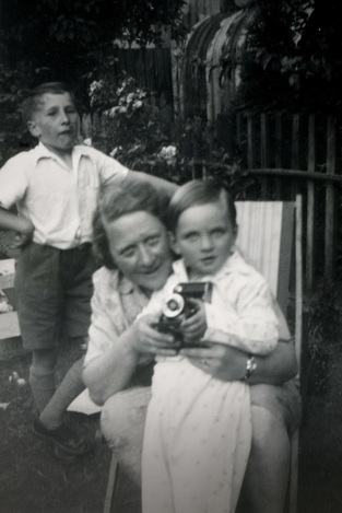 picture child with camera adult